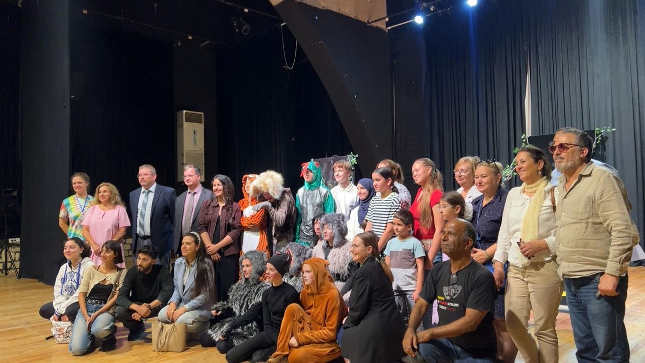 Юные актёры из Екатеринбурга показали спектакль «Маугли» в Тунисе